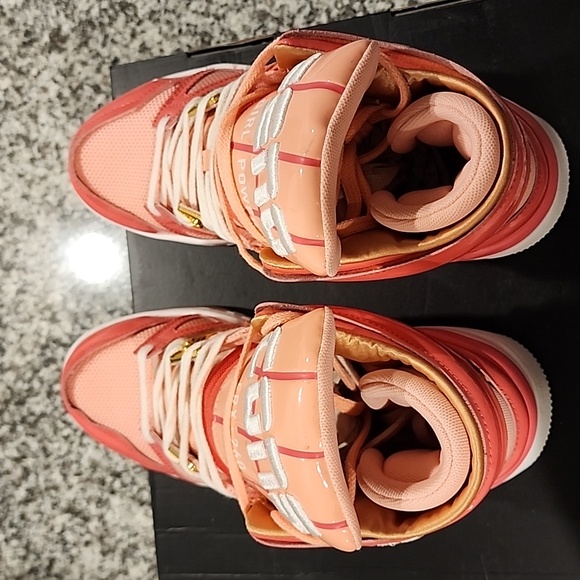 Feng Chen Wang Coverse - Picture 4 of 7